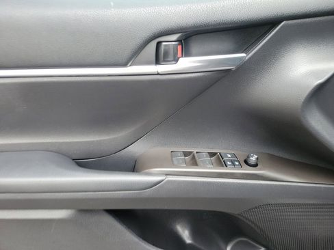 Used 2021 Toyota Camry SE image 14