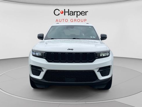 Used 2023 Jeep Grand Cherokee Altitude AWD/4WD image 8