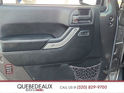 Used 2017 Jeep Wrangler Rubicon AWD/4WD image 9