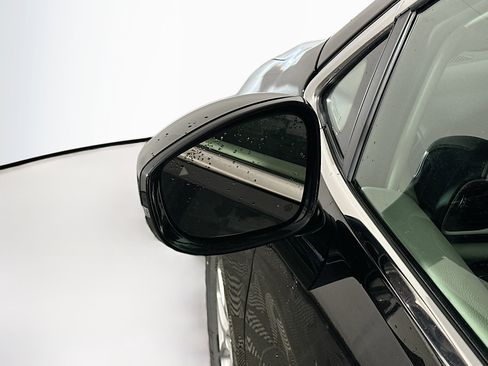 Used 2024 Chrysler Pacifica Touring-L image 16