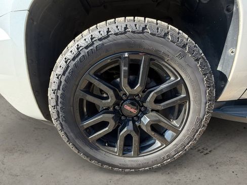 Used 2011 GMC Yukon SLT w/ SLT-2 Equipment Package AWD/4WD image 11