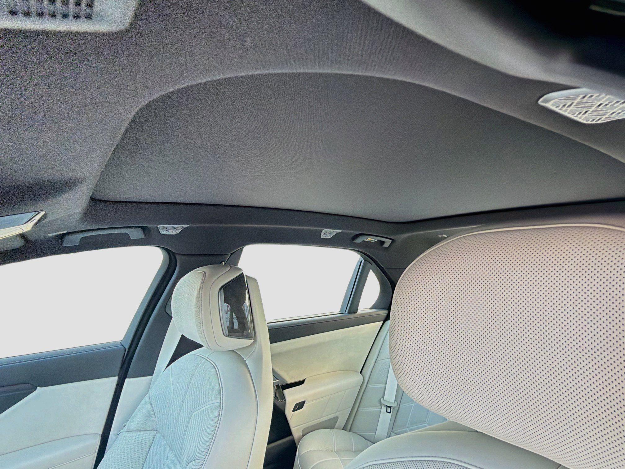 New 2027 BMW 740i w/ Executive Package RWD image 27