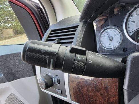 Used 2010 Chrysler Town & Country Touring Plus w/ Safetytec Group FWD image 32