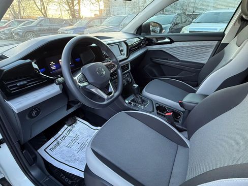 Used 2022 Volkswagen Taos S image 9