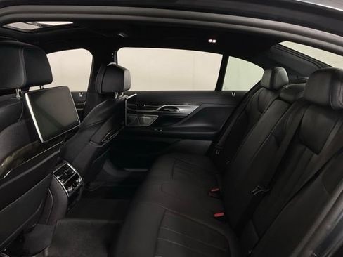Used 2018 BMW 750i xDrive w/ Autobahn Package AWD/4WD image 37