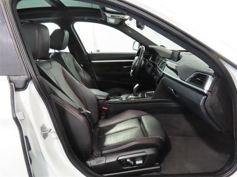 Used 2017 BMW 340i Gran Turismo xDrive image 40