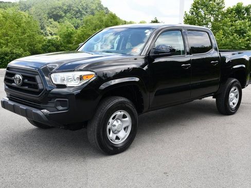 Used 2022 Toyota Tacoma SR image 3