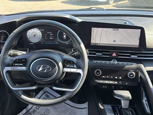 Used 2023 Hyundai Elantra Limited image 26