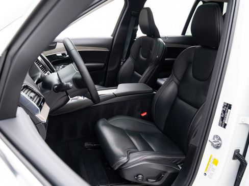 Used 2023 Volvo XC90 B6 Ultimate w/ Protection Package Premier image 16