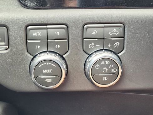 New 2026 GMC Sierra 1500 SLT AWD/4WD image 17