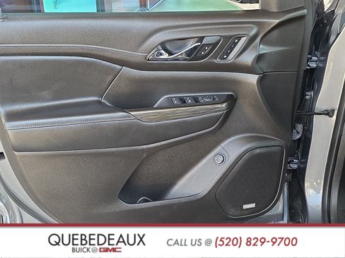 Used 2021 GMC Acadia SLT w/ Elevation Edition FWD image 9