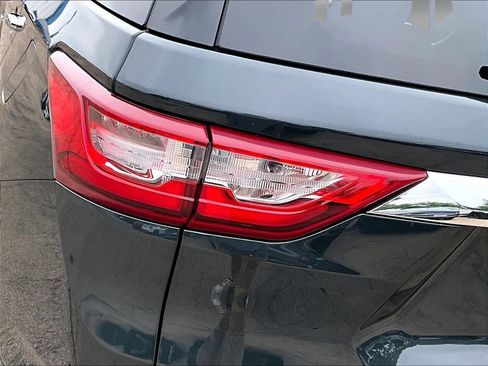 Used 2021 Chevrolet Traverse Premier AWD/4WD image 26