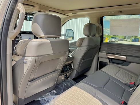 New 2026 Ford F250 Platinum w/ Platinum Plus Package AWD/4WD image 13