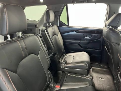 Used 2025 Honda Pilot TrailSport image 13