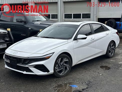 Used 2025 Hyundai Elantra Limited image 1