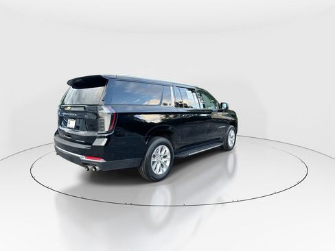 Used 2025 Chevrolet Suburban Premier RWD image 8