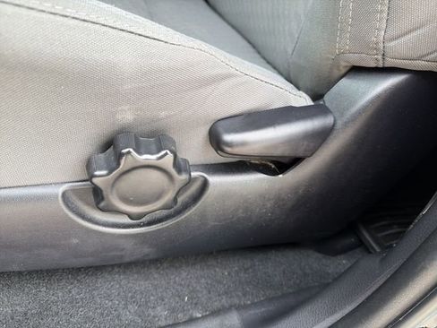 Used 2021 Toyota Tacoma SR w/ SR Convenience Package image 14