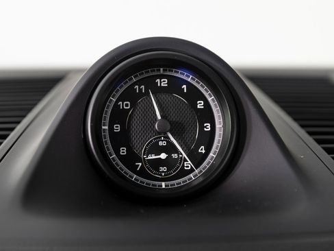 New 2026 Porsche Macan image 35