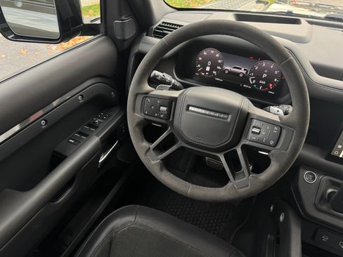 Used 2023 Land Rover Defender 110 image 58