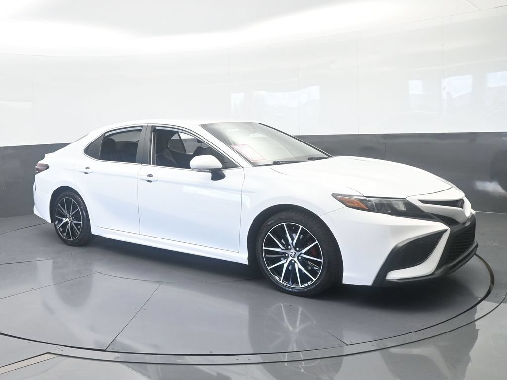 Used 2022 Toyota Camry SE w/ Convenience Package FWD image 8