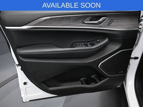 Used 2022 Jeep Grand Cherokee Limited AWD/4WD image 11