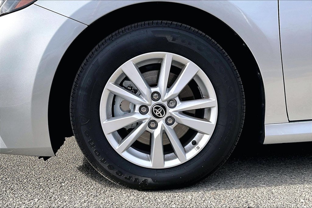 Used 2026 Toyota Camry LE FWD image 34