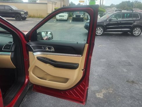 Used 2017 Ford Explorer XLT w/ Equipment Group 202A FWD image 14