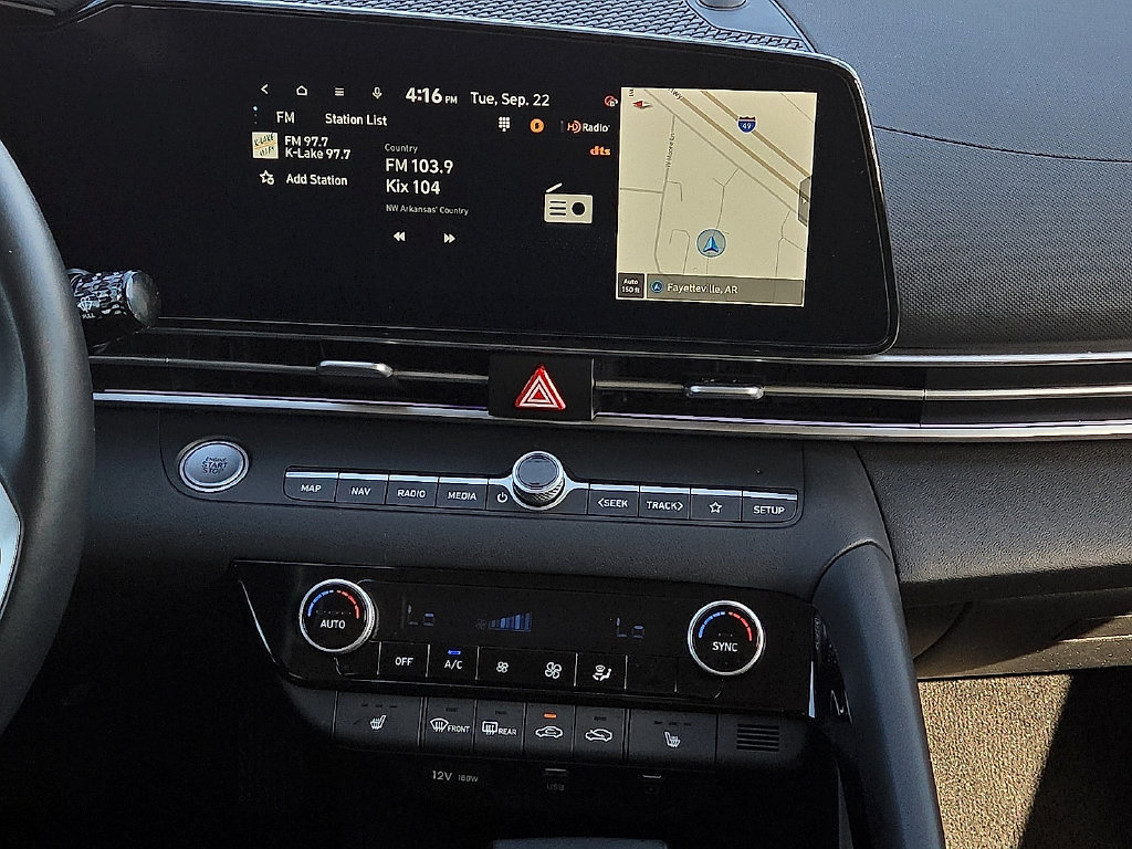 Used 2025 Hyundai Elantra SEL FWD image 12