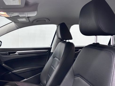 Used 2018 Volkswagen Passat 2.0T R-Line FWD image 12