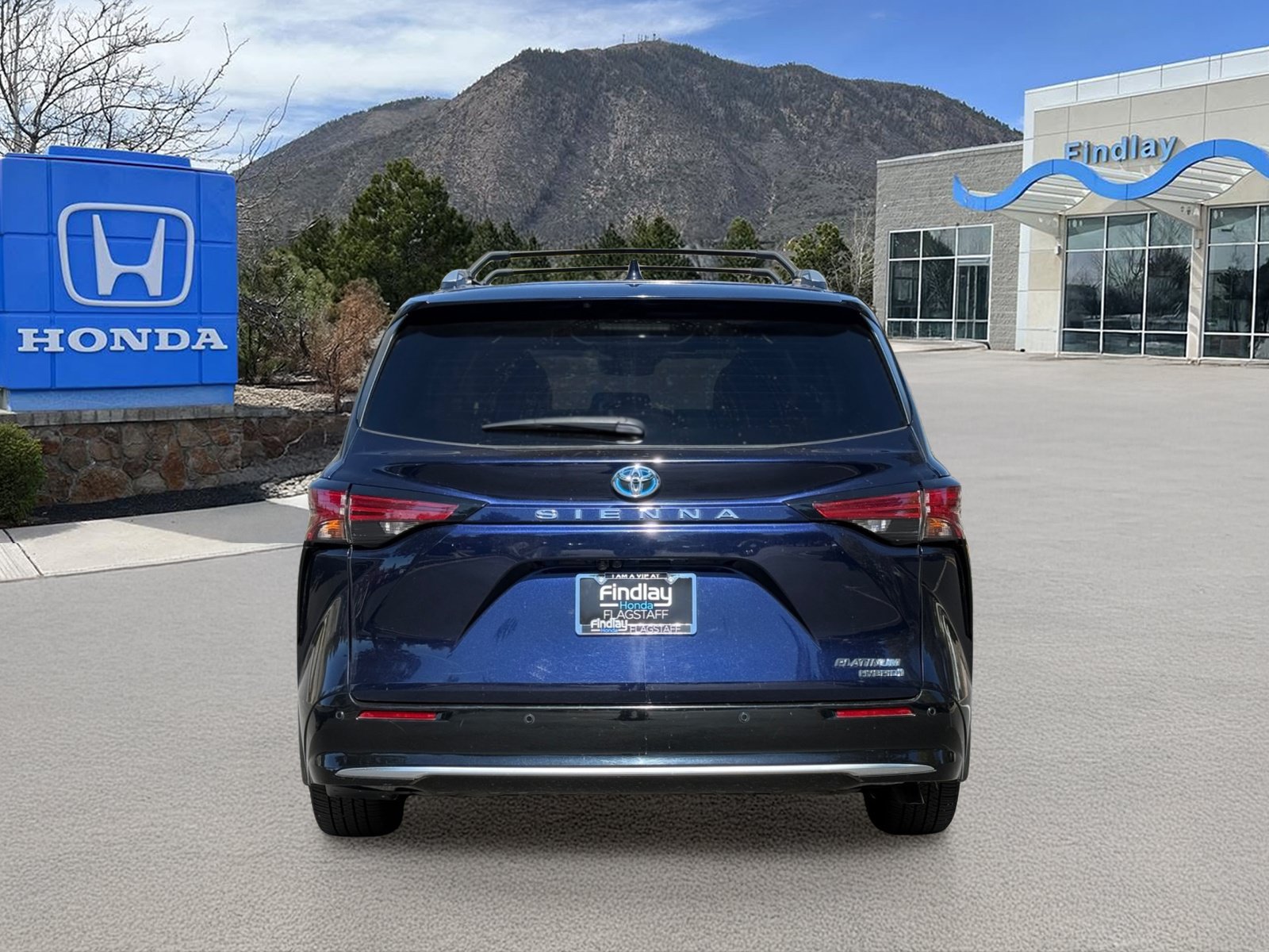 Used 2021 Toyota Sienna Platinum FWD image 5