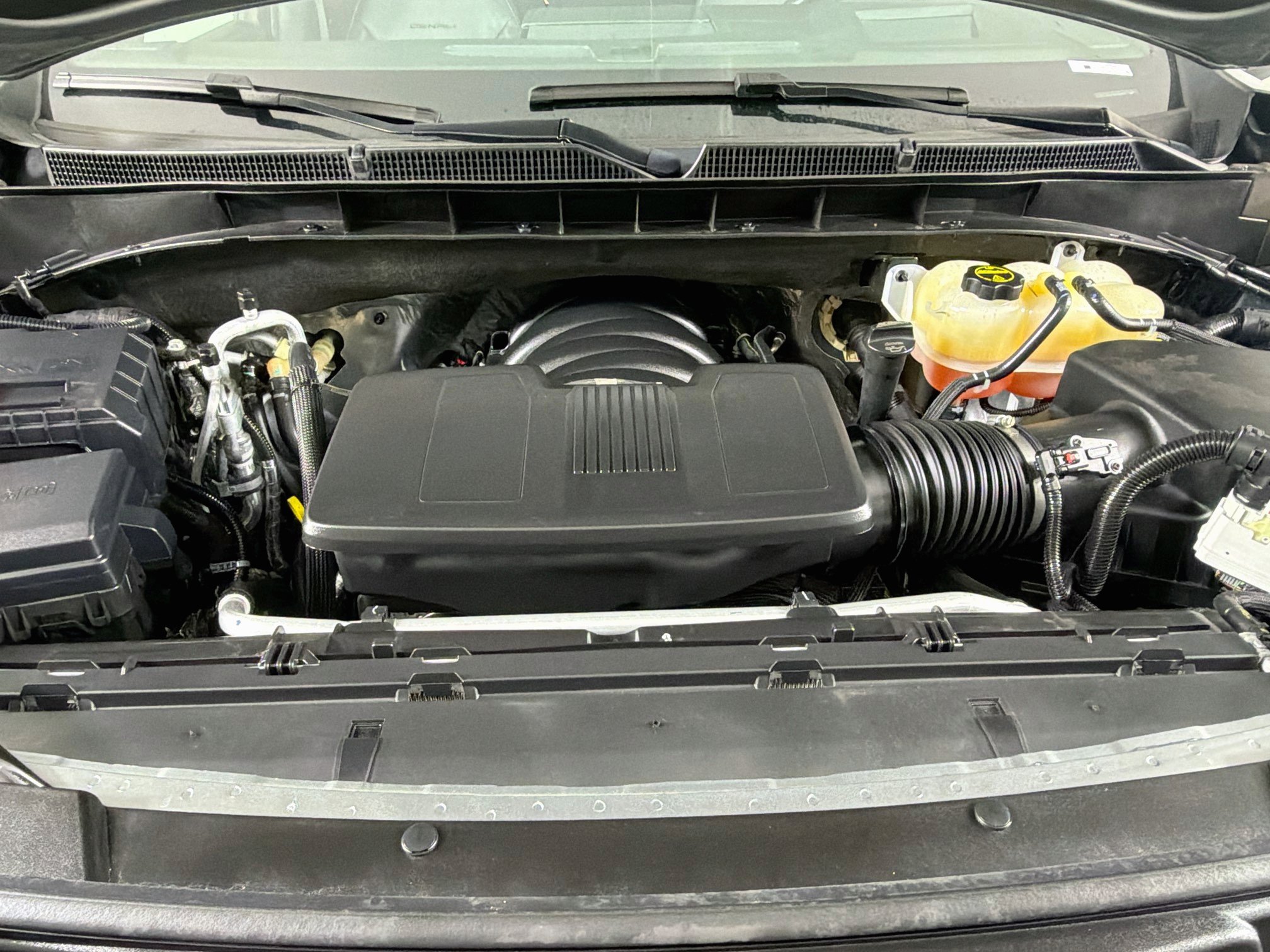 Used 2025 GMC Yukon Denali RWD image 34