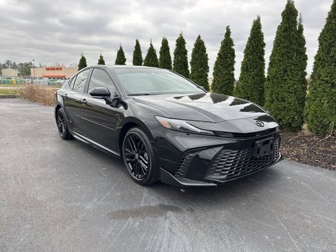 Certified 2025 Toyota Camry SE w/ Convenience Package image 2