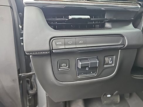 Used 2023 Cadillac Escalade Sport Platinum w/ LPO, ONYX Package image 18