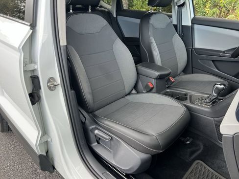 Certified 2022 Volkswagen Taos SE w/ Driver Assistance Package image 26