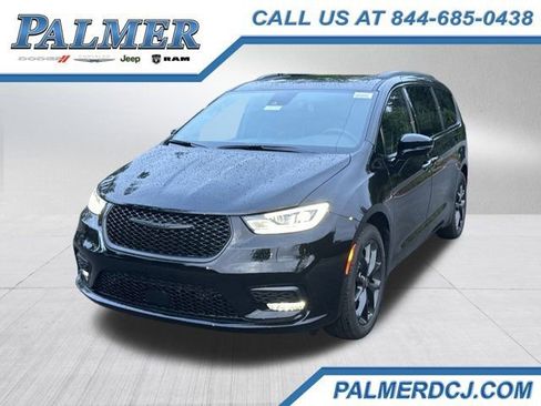 New 2026 Chrysler Pacifica Limited w/ S Appearance Package image 1