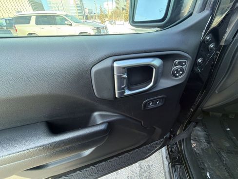 Used 2023 Jeep Wrangler Unlimited Sport image 15