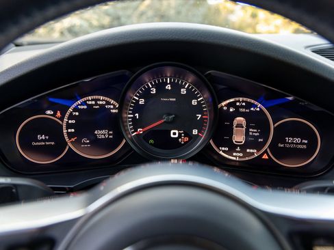 Certified 2023 Porsche Cayenne S image 32