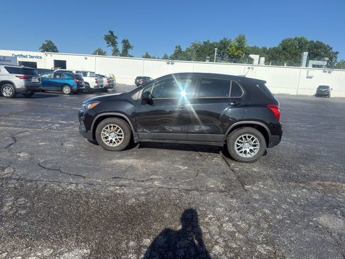 Used 2020 Chevrolet Trax LS FWD image 3