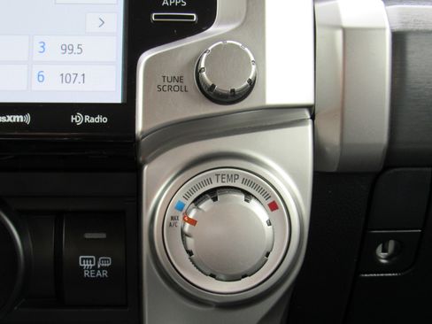 Used 2022 Toyota 4Runner SR5 Premium w/ Moonroof Package AWD/4WD image 26
