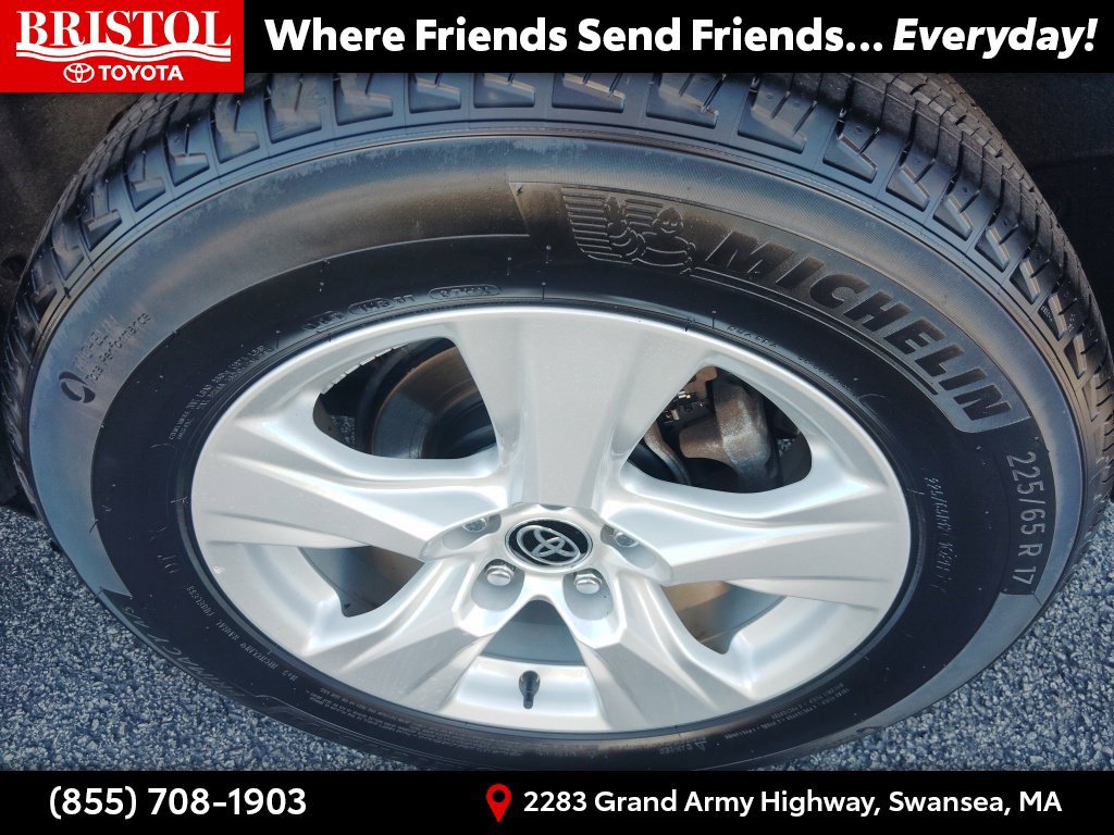 Used 2021 Toyota RAV4 XLE w/ Convenience Package AWD/4WD image 12