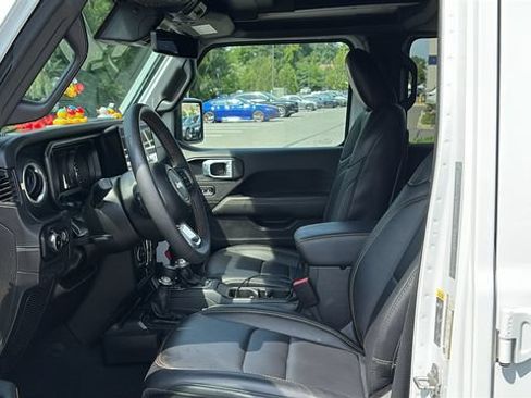 Used 2024 Jeep Wrangler Unlimited Sahara w/ Technology Group AWD/4WD image 9