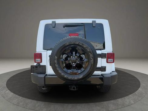 Used 2015 Jeep Wrangler Unlimited Sahara AWD/4WD image 6