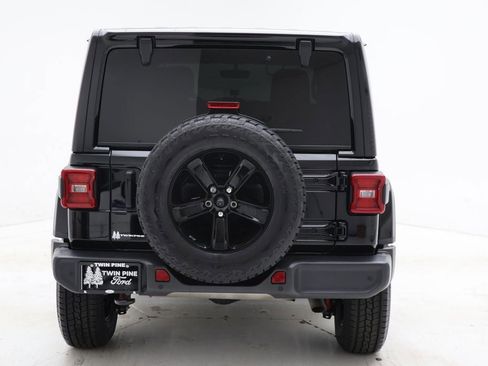 Used 2022 Jeep Wrangler Unlimited Sahara image 7