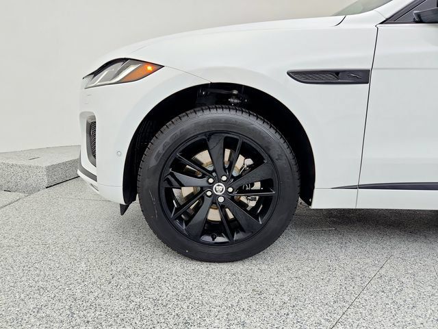 Certified 2026 Jaguar F-PACE R-Dynamic S AWD/4WD image 29