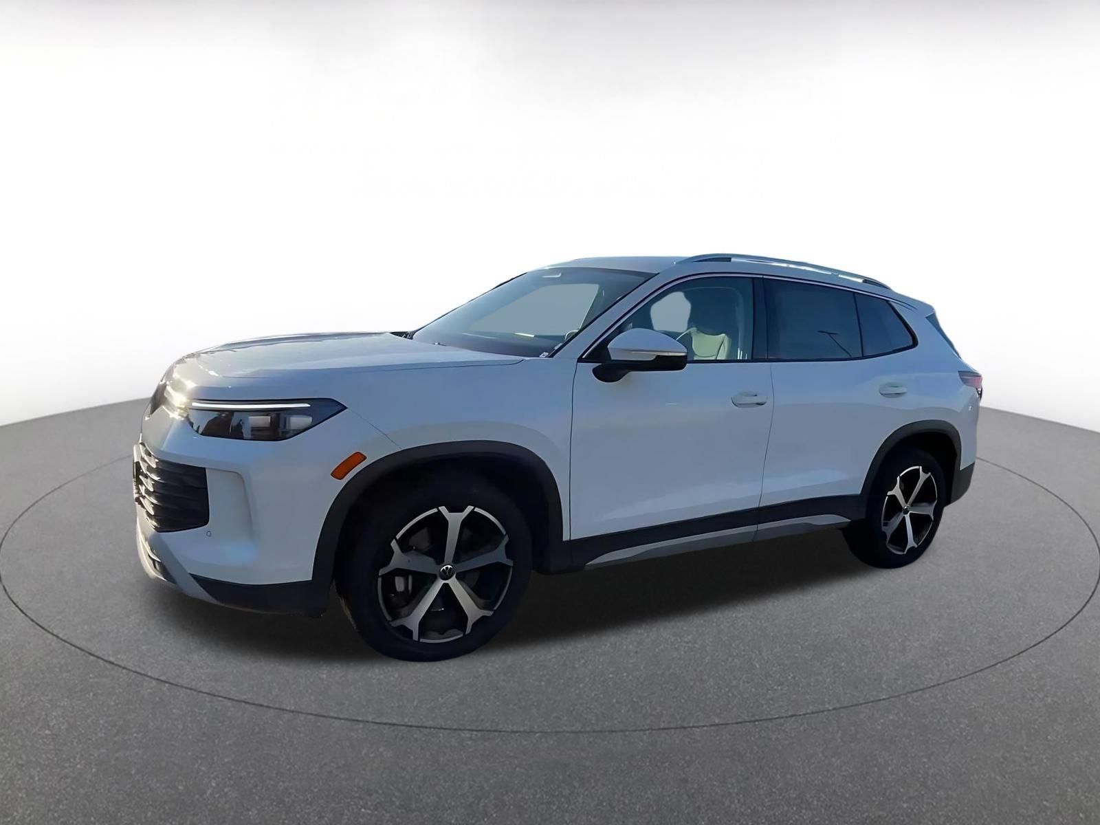 Used 2026 Volkswagen Tiguan SE AWD/4WD image 7