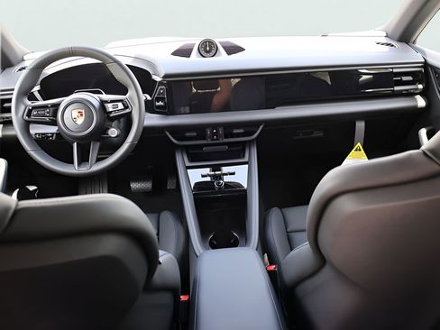 New 2026 Porsche Macan 4 Electric image 20