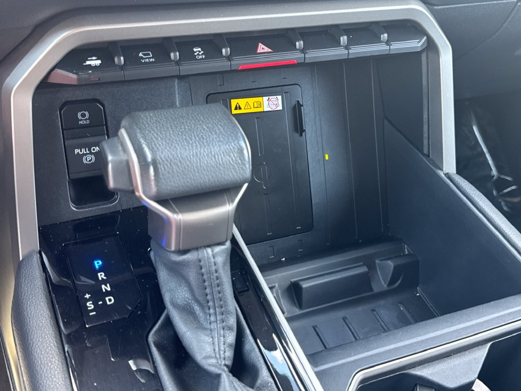 Used 2024 Toyota Tundra Limited AWD/4WD image 26