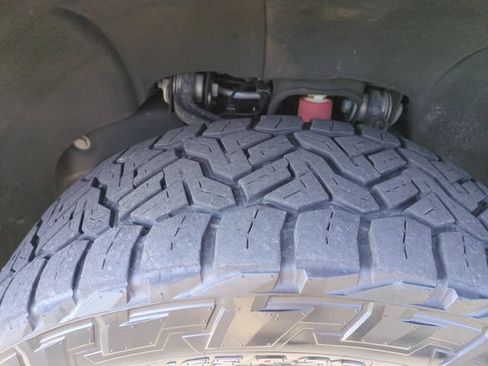 Used 2024 GMC Sierra 2500 Denali Ultimate AWD/4WD image 11