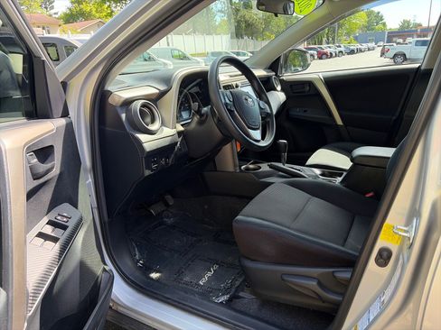 Used 2015 Toyota RAV4 LE AWD/4WD image 9
