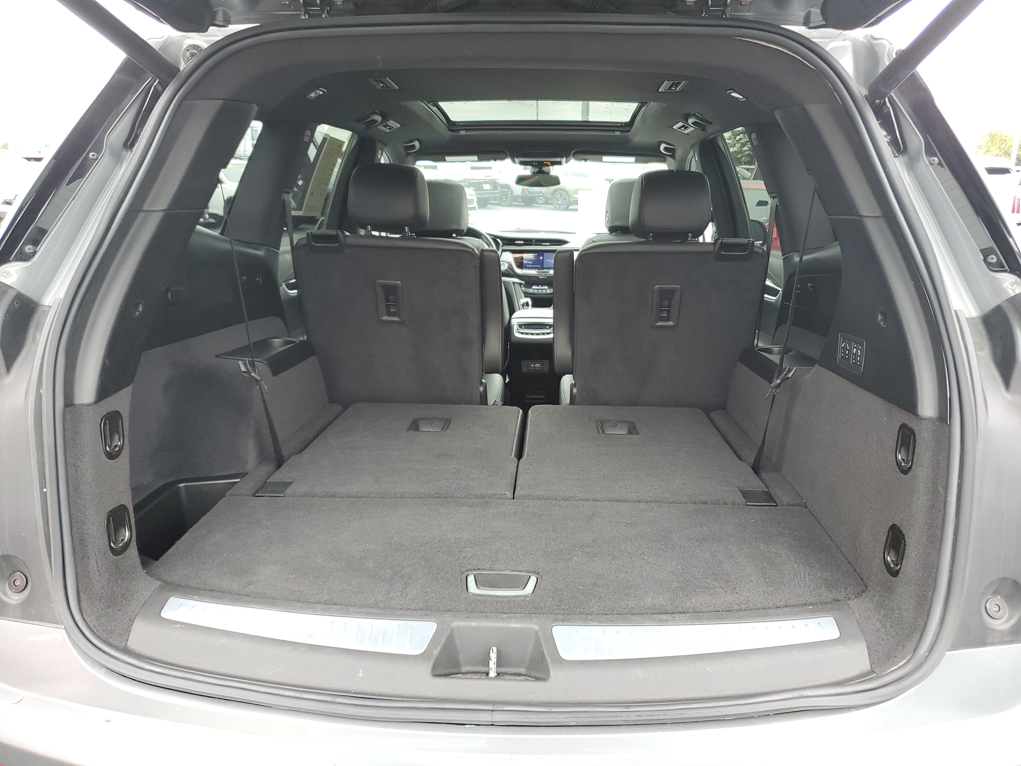 Used 2025 Cadillac XT6 Premium Luxury AWD/4WD image 7
